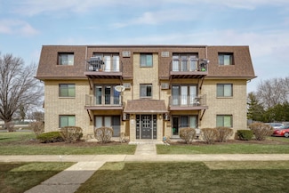 106 Olesen Dr, Naperville, IL 60540