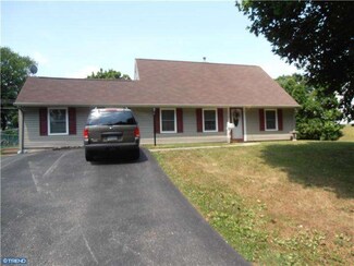 110 Lower Orchard Dr, Levittown, PA 19056