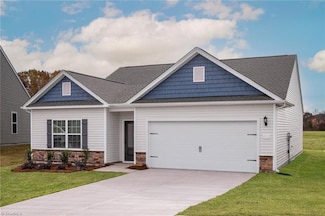 123 Macintosh Dr, King, NC 27021