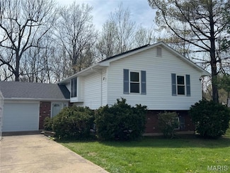 2154 Graystone Dr, Saint Charles, MO 63303