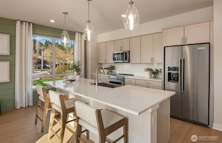 6901 NE 184th Ln Unit 101, Kenmore, WA 98028