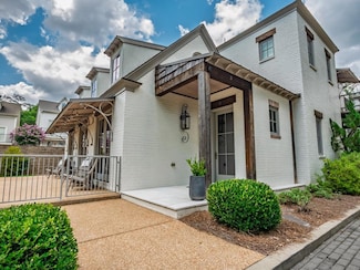 1740 Jackson Ave E, Oxford, MS 38655