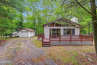 106 Aspen Ridge Dr, Hawley, PA 18428