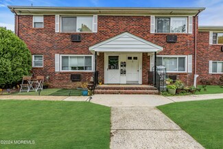 17 Juniper Ln Unit B, Eatontown, NJ 07724