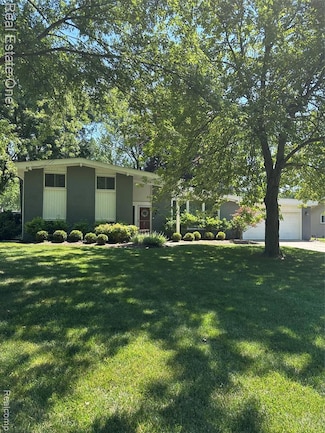 8477 Church Rd, Grosse Ile, MI 48138