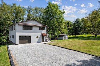1093 Sunview Ave, Jeannette, PA 15644