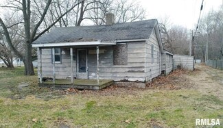207 N Finis St, Virden, IL 62690