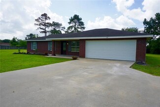 300 Primrose Dr, Sulphur, LA 70665