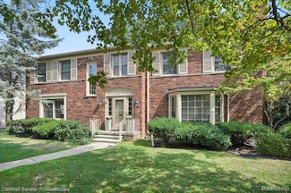 360 Neff Rd, Grosse Pointe, MI 48230