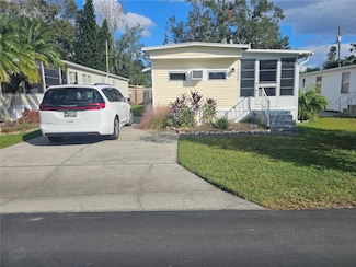 2004 Lake Linda Cir, Lutz, FL 33558