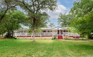 140 Oak Hill Rd, La Vernia, TX 78121