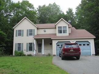 88 Glen View Dr, Skowhegan, ME 04976