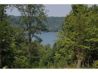 5748 N Pathways Dr, Unionville, IN 47468