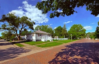 902 E Illinois St, Urbana, IL 61801