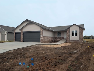 215 Summer Dr, Newton, KS 67114