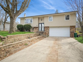 1019 Maplenol Dr, West Des Moines, IA 50266