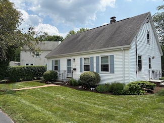 33 Meadowbrook Rd, Chestnut Hill, MA 02467