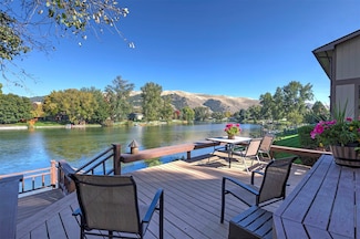 300 Lakeview Ct, Lolo, MT 59847
