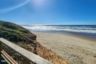 7509 NW Finisterre Ave, Yachats, OR 97498