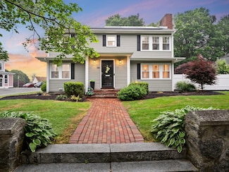 588 Andover St, Lowell, MA 01852