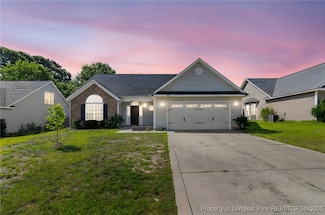 5321 Woodpecker Dr, Hope Mills, NC 28348