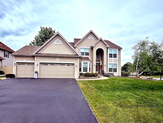 1849 Moorland Ln, Crystal Lake, IL 60014
