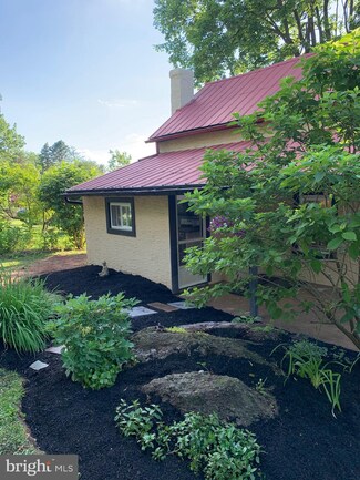 407 Amity Park Rd, Douglassville, PA 19518