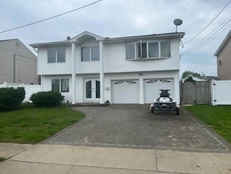 2625 Riverside Dr, Wantagh, NY 11793