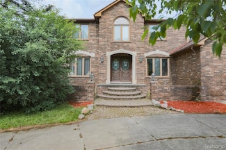 810 Box Canyon Ct, Rochester Hills, MI 48309