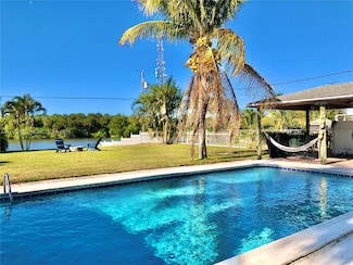 831 Bailey Dr, Sebastian, FL 32958