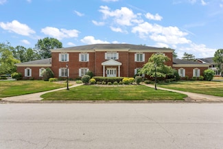 18 Gleneagles Dr, Schererville, IN 46375