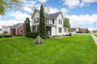 502 5th Ave, Clarence, IA 52216