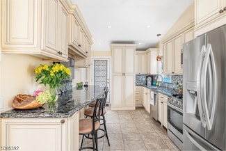 2 Canal St, Highland Lakes, NJ 07422