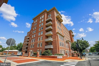 4480 Market Commons Dr Unit 509, Fairfax, VA 22033