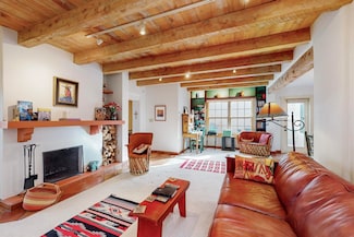 957 Los Lovatos Rd, Santa Fe, NM 87501