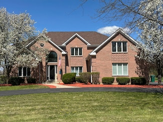 69 Falcon Dr, Hawthorn Woods, IL 60047