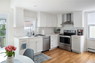 30 E Bowery St, Newport, RI 02840