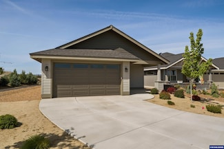 2525 NW Redwood Cir, Redmond, OR 97756
