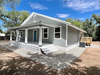 813 Sandy Ln, Espanola, NM 87532