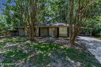 3217 N 2nd St, Ocean Springs, MS 39564