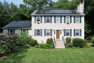26 Link Ln, West Kingston, RI 02892