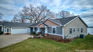 739 Ruddiman Dr, Muskegon, MI 49445