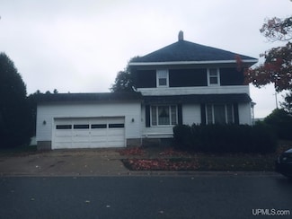 323 Maple St, Munising, MI 49862