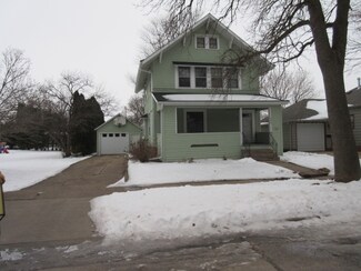 424 S Chestnut St, Monticello, IA 52310