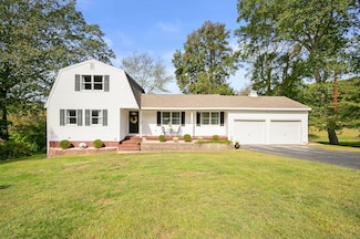 20 Connshire Dr, Waterford, CT 06385