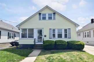 32 Harwood St, Cranston, RI 02910