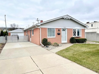 21520 Maple St, Saint Clair Shores, MI 48081