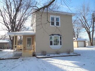 440 W Station St, Saint Anne, IL 60964