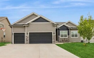 220 32nd St SE, Altoona, IA 50009