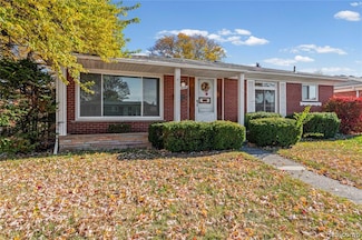 28876 Palm Beach Dr, Warren, MI 48093